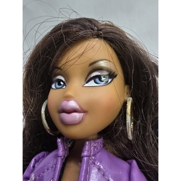 Bratz HTF Shira doll Anniversary MGA 2010 With Original Outfit And Poster - Picture 12 of 15